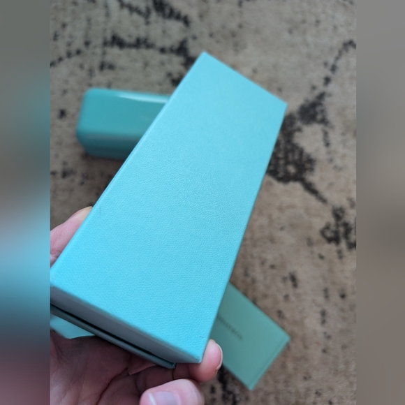 NWOT Tiffany & Co. Hard shell Glasses Case, Gift Box, Cleaning Cloth, BLANK COA - Picture 11 of 16